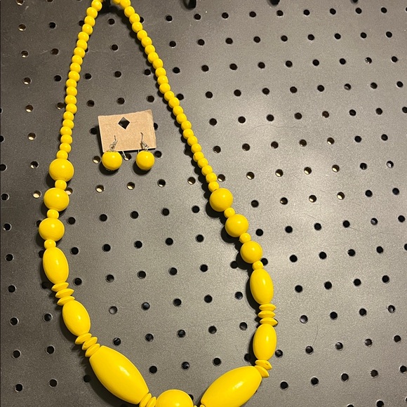 Antique Accessories - Antique Yellow Beaded Necklace and Earring Set